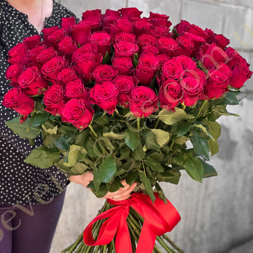 Букет червоних голандських троянд